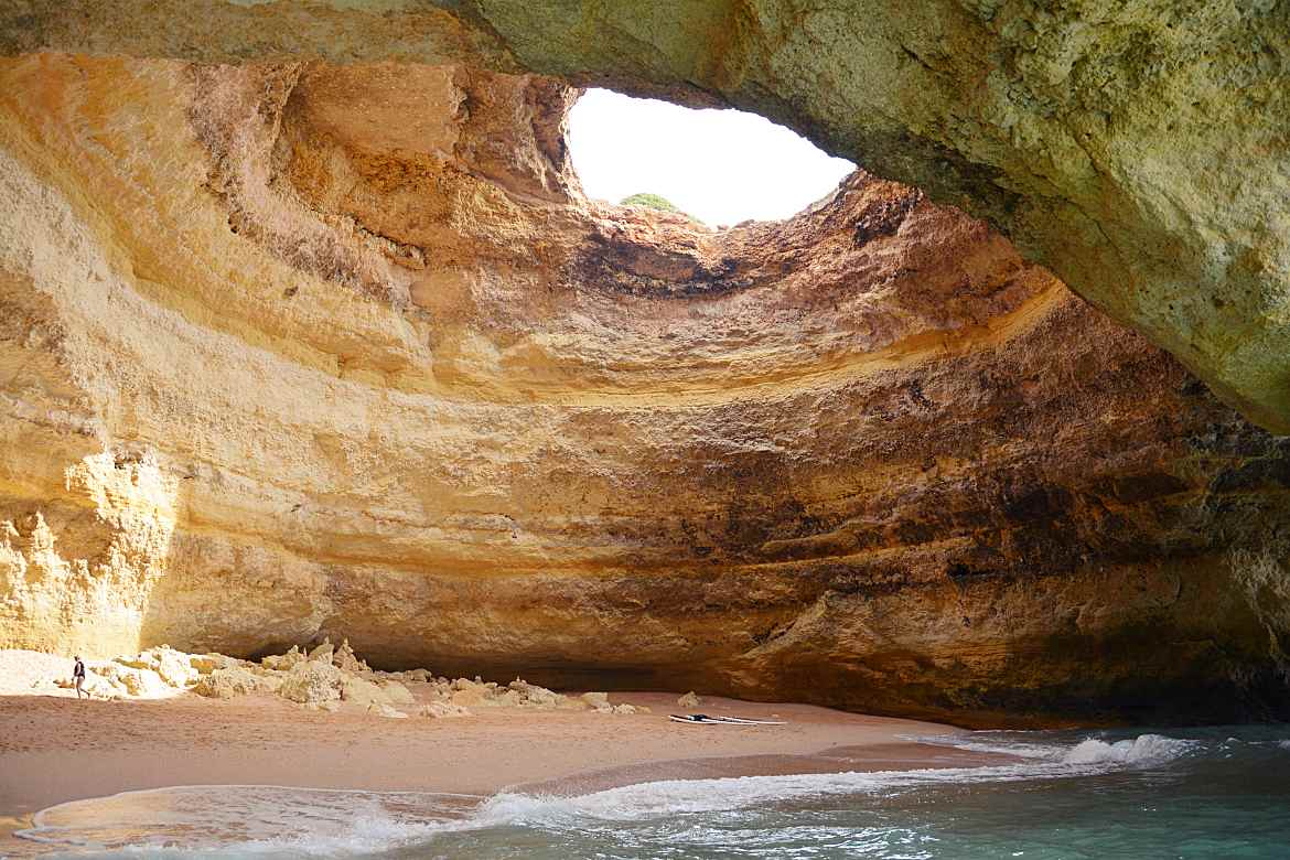Jaskinia Benagil w Portugalii.